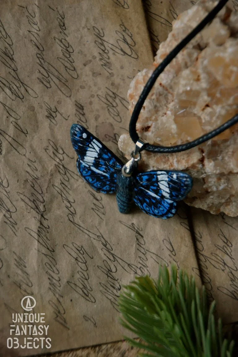 Naszyjnik z rzeźbą motyla hamadryas amphinome (Unique Fantasy Objects)
