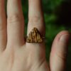 Regulowany pierścionek z rzeźbą ćmy cyme euprepioides (Unique Fantasy Objects)