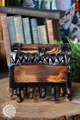 Drewniana skrzynka mimik bagaż ze Świata dysku (This Guy in a Hat)