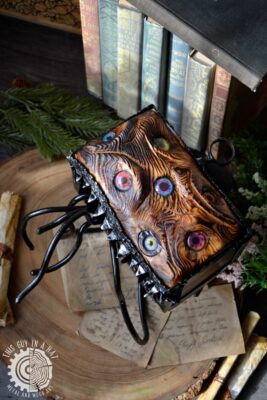 Drewniana skrzynka mimik z mackami (This Guy in a Hat)