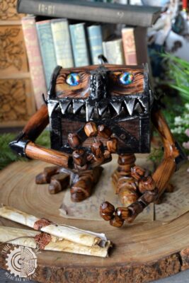 Drewniana skrzynka mimik influencer (This Guy in a Hat)