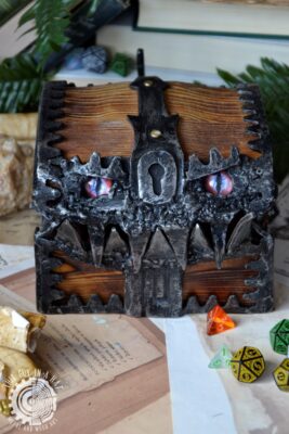 Drewniana skrzynka mimik z zębami (This Guy in a Hat)