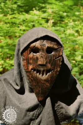 Drewniana maska karaboszka (This Guy in a Hat)