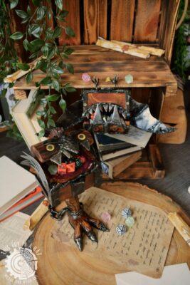 Drewniane skrzynki mimiki (This Guy in a Hat)