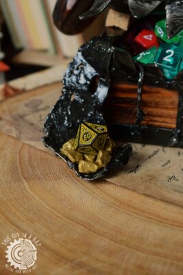 Drewniana skrzynka mimik pies (This Guy in a Hat)