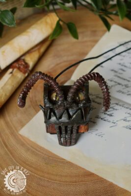 Drewniany naszyjnik mimik kozioł (This Guy in a Hat)