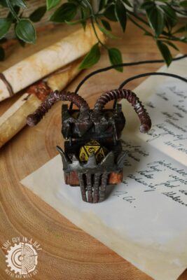 Drewniany naszyjnik mimik kozioł (This Guy in a Hat)