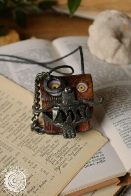 Drewniany naszyjnik mimik dżentelmen (This Guy in a Hat)