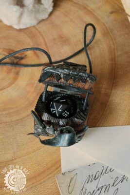 Drewniany naszyjnik mimik cyklop (This Guy in a Hat)