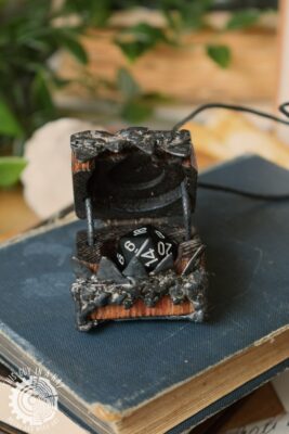 Drewniany naszyjnik mimik (This Guy in a Hat)