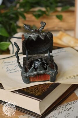 Drewniany naszyjnik mimik diabełek (This Guy in a Hat)