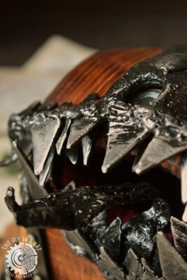 Drewniana skrzynka mimik golem (This Guy in a Hat)