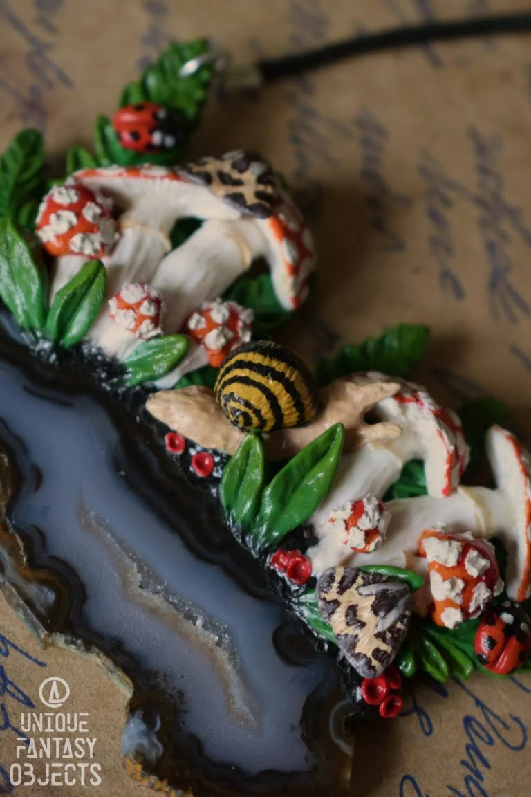 Duży naszyjnik z muchomorami i szarym agatem (Unique Fantasy Objects)