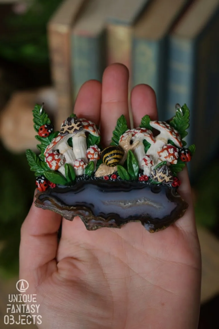 Duży naszyjnik z muchomorami i szarym agatem (Unique Fantasy Objects)