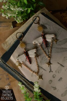 Kolczyki z ważką łunica czerwona i łańcuszkami (Unique Fantasy Objects)
