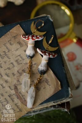 Kolczyki z rzeźbą muchomora i kwarcem (Unique Fantasy Objects)