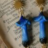 Kolczyki z rzeźbą grzyba Entoloma i kryształem górskim (Unique Fantasy Objects)