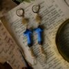 Kolczyki z rzeźbą grzyba Entoloma i kryształem górskim (Unique Fantasy Objects)