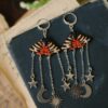 Kolczyki z motylem niedźwiedziówka hebe i łańcuszkami (Unique Fantasy Objects)