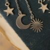 Kolczyki z motylem niedźwiedziówka hebe i łańcuszkami (Unique Fantasy Objects)