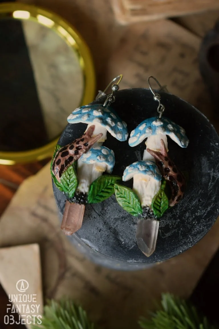 Kolczyki z grzybem pierścieniak i kryształem górskim (Unique Fantasy Objects)