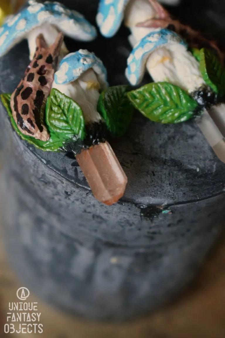 Kolczyki z grzybem pierścieniak i kryształem górskim (Unique Fantasy Objects)