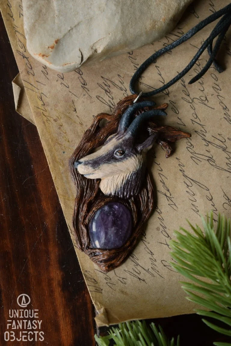 Naszyjnik z kozicą tatrzańską i ametystem (Unique Fantasy Objects)