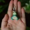 Naszyjnik z rzekotką siedzącą na rzekotce (Unique Fantasy Objects)