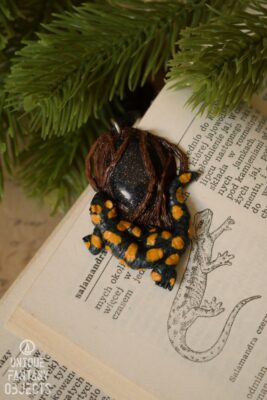 Naszyjnik z salamandrą i nocą Kairu (Unique Fantasy Objects)