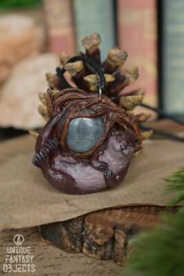 Naszyjnik z wydrą i labradorytem (Unique Fantasy Objects)