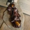 Naszyjnik z zającem szarakiem i tygrysim okiem (Unique Fantasy Objects)
