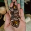 Naszyjnik z zającem szarakiem i tygrysim okiem (Unique Fantasy Objects)
