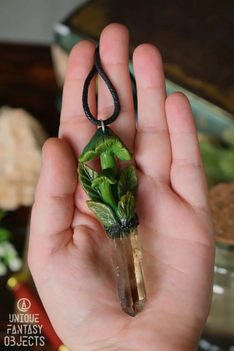 Naszyjnik z grzybem wilgotnica i kwarcem dymnym (Unique Fantasy Objects)