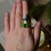Regulowany pierścionek z rzeźbą czernidłaka i nocą Kairu (Unique Fantasy Objects)