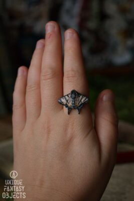Regulowany pierścionek z motylem paź żeglarz (Unique Fantasy Objects)