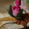 Regulowany pierścionek z rzeźbą grzyba stożkownica i kwarcem (Unique Fantasy Objects)