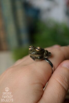 Regulowany pierścionek z żabą (Unique Fantasy Objects)