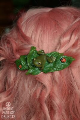 Spinka do włosów z rzekotką zieloną (Unique Fantasy Objects)