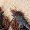 Kolczyki z krukiem i kryształem górskim (Unique Fantasy Objects)