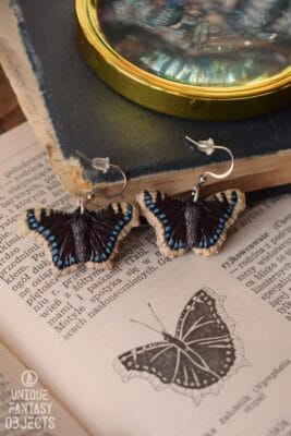 Kolczyki z motylem rusałka żałobnik (Unique Fantasy Objects)