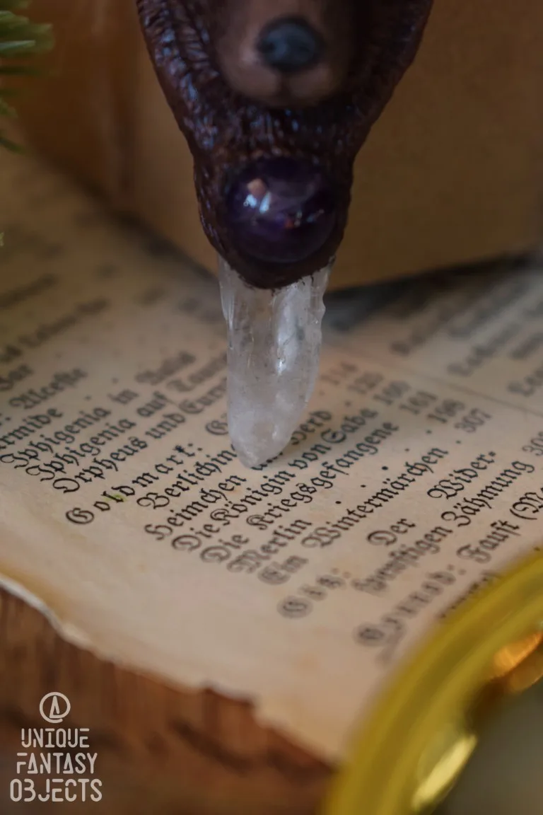 Naszyjnik z niedźwiedziem, ametystem i kryształem górskim (Unique Fantasy Objects)
