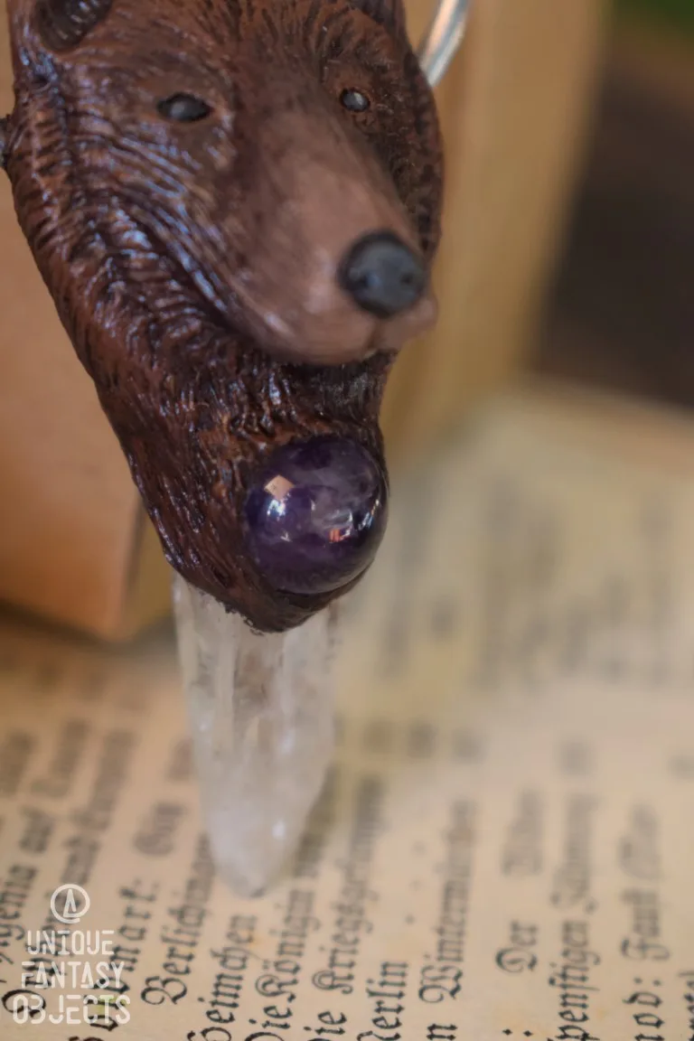 Naszyjnik z niedźwiedziem, ametystem i kryształem górskim (Unique Fantasy Objects)