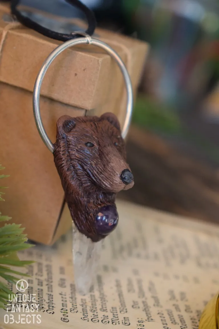 Naszyjnik z niedźwiedziem, ametystem i kryształem górskim (Unique Fantasy Objects)