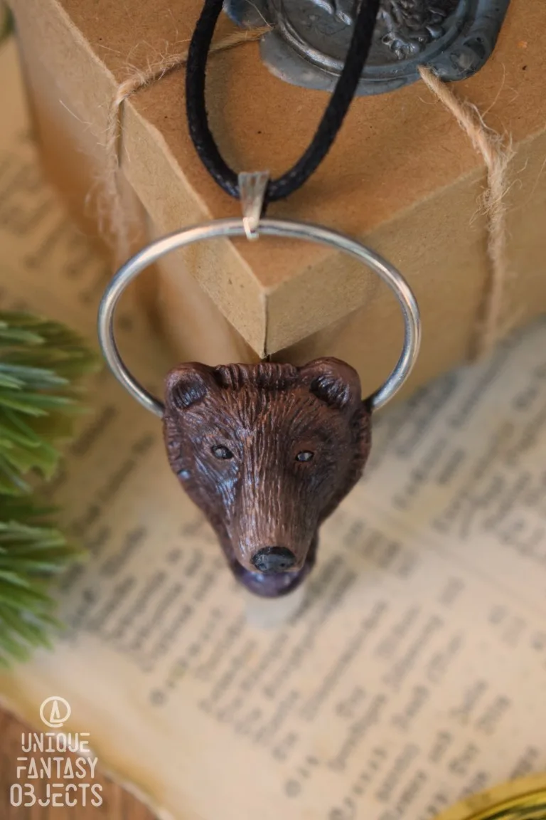 Naszyjnik z niedźwiedziem, ametystem i kryształem górskim (Unique Fantasy Objects)