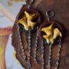 Kolczyki z rzeźbą kurek i łańcuszkami (Unique Fantasy Objects)