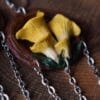 Kolczyki z rzeźbą kurek i łańcuszkami (Unique Fantasy Objects)