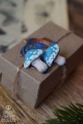 Małe kolczyki z grzybem pierścieniak grynszpanowy (Unique Fantasy Objects)