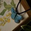 Naszyjnik z rzeźbą motyla modraszek adonis (Unique Fantasy Objects)