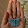 Naszyjnik z rzeźbą motyla modraszek adonis (Unique Fantasy Objects)