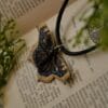 Naszyjnik z rzeźbą motyla rusałka żałobnik (Unique Fantasy Objects)